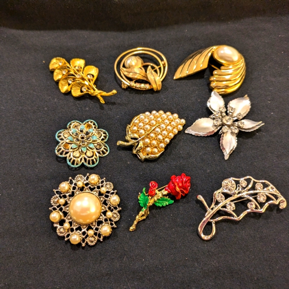 Lot 9 Brooches